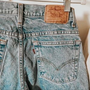 SOLD Vintage 2000 Levi’s Straight-Leg Jeans!